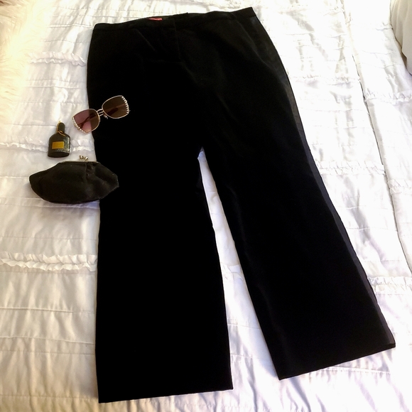 Escada zipper velvet pant without the stuff around it - Picture 2 of 10